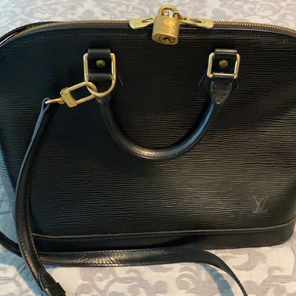 Authentic Preloved Louis Vuitton Epi Alma PM